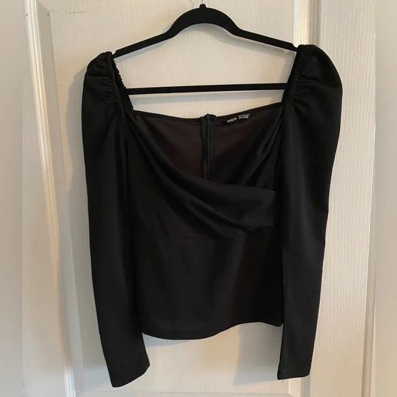Black Top- Never Worn - Picture 3 of 6